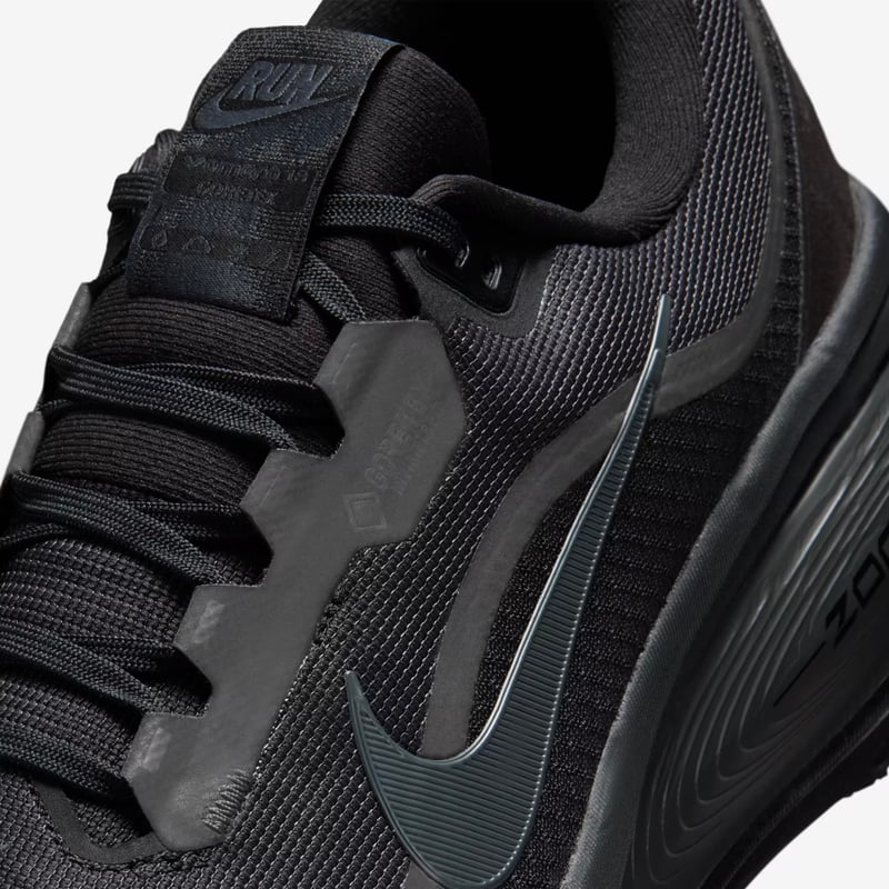 12/13 販売スタート【HOLIDAY 2025 NEW】ナイキ ボメロ18 GORE-TE