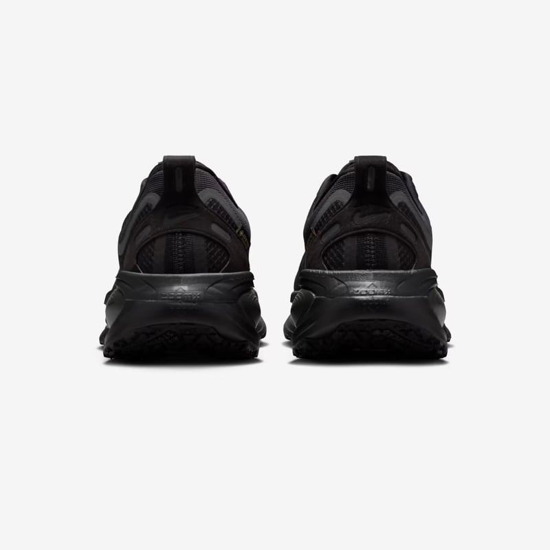 12/13 販売スタート【HOLIDAY 2025 NEW】ナイキ ボメロ18 GORE-TE