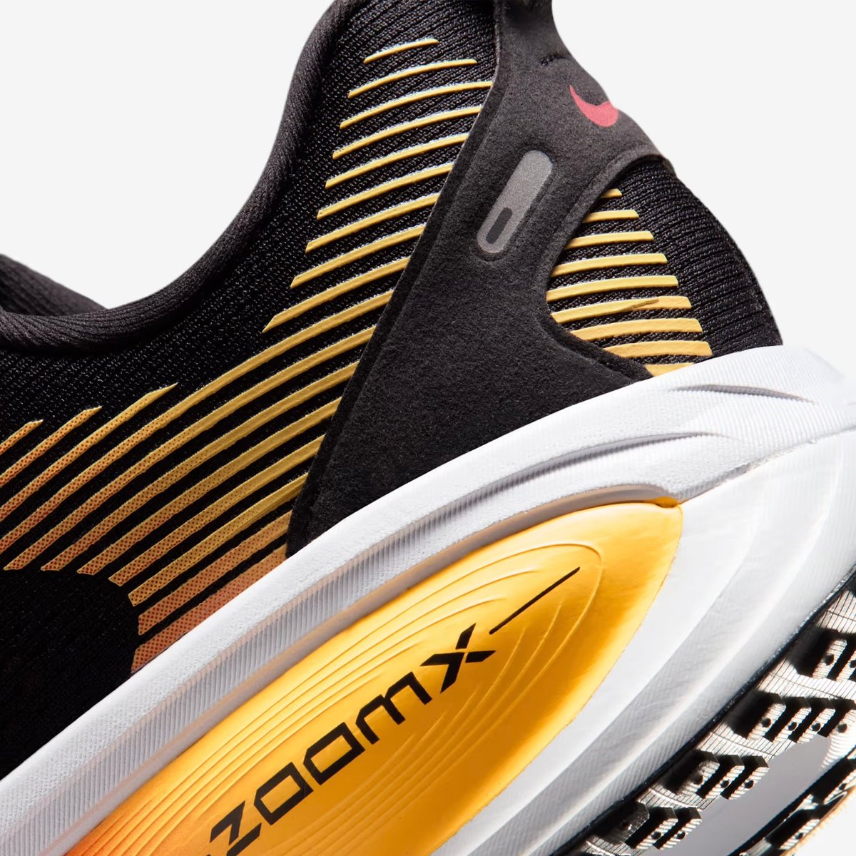 1/3 販売スタート【SPRING 2026 NEW】ナイキ ボメロ18 エクストラ