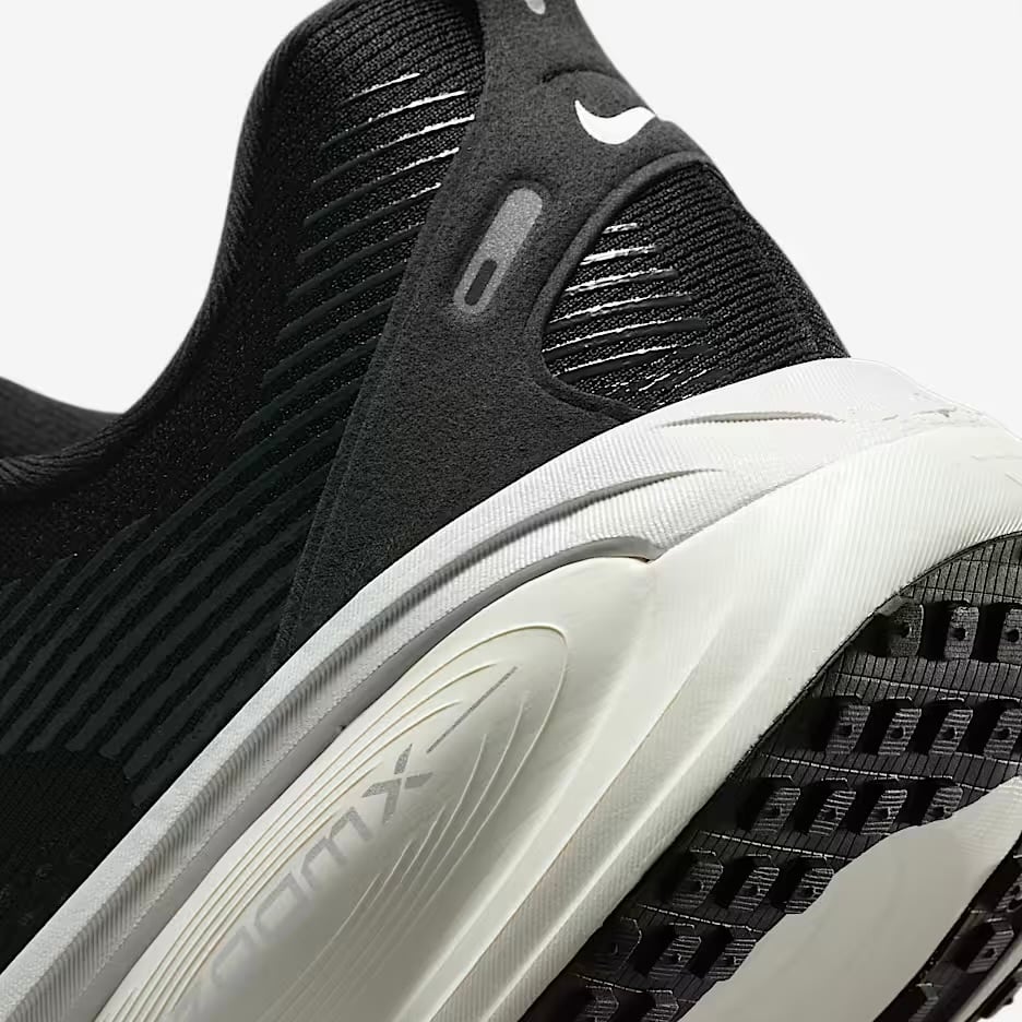 SALE30%OFF【NIKE最大級のクッションニングモデル】ナイキ ボメロ18