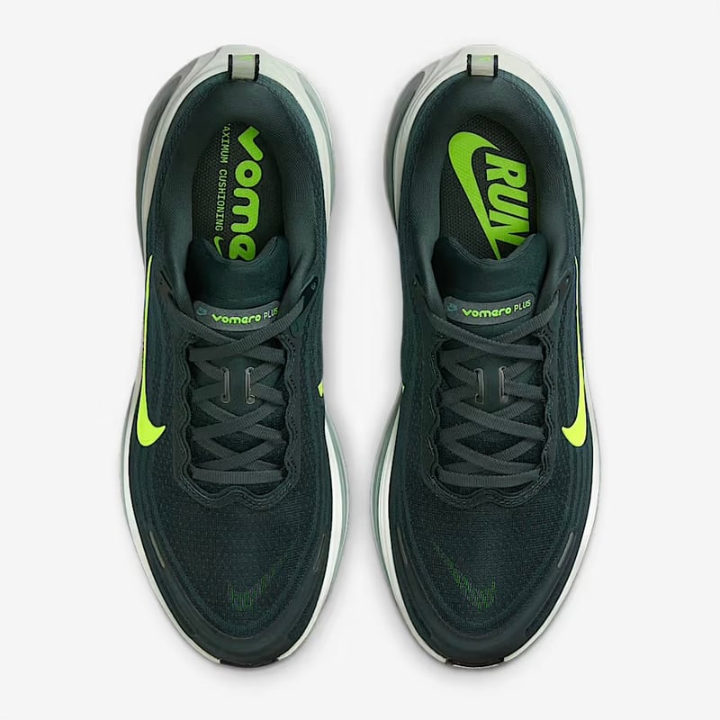 10/8 販売スタート【HOLIDAY 2025 NEW】ナイキ ボメロプラス