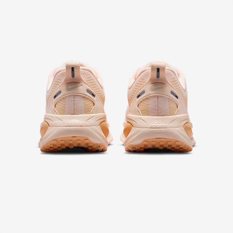 10/1販売スタート【HOLIDAY2025】ナイキ ウィメンズ ボメロ18 （HM6804-