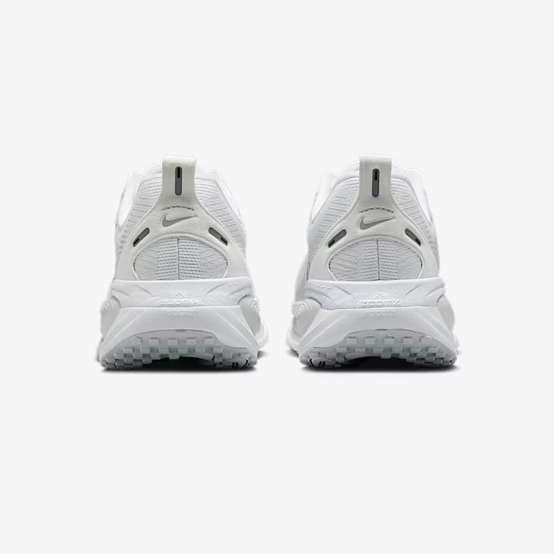 1/9 販売スタート【SPRING 2026 NEW】ナイキ ウィメンズ ボメロ18 （HM6