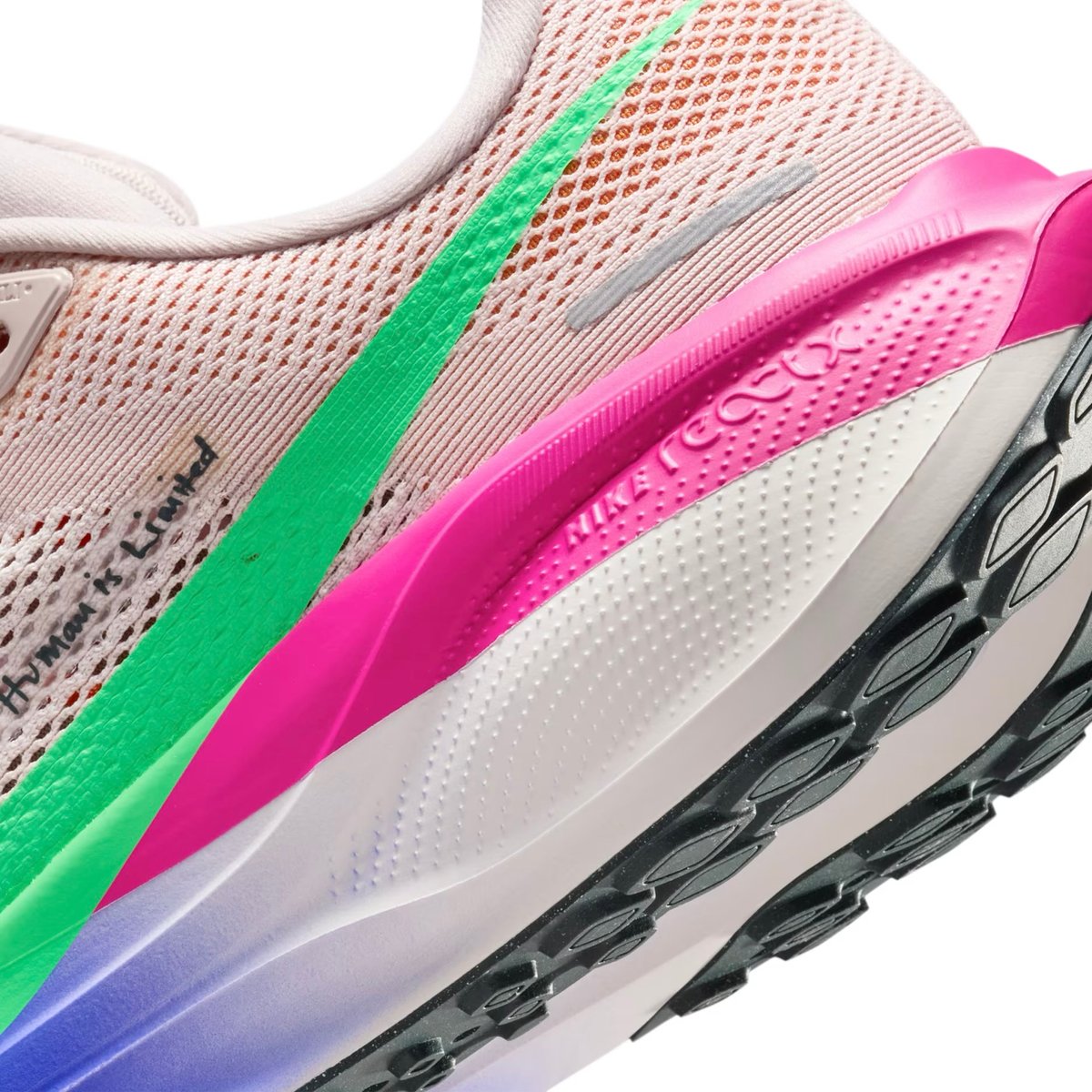 10/30 販売スタート【HOLIDAY 2025 】ナイキ エアズームペガサス41 EK