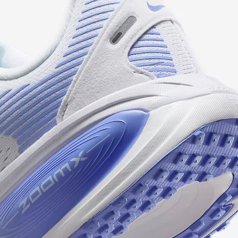 10/8 販売スタート【HOLIDAY 2025 NEW】ナイキ ウィメンズ ボメロ18 （H