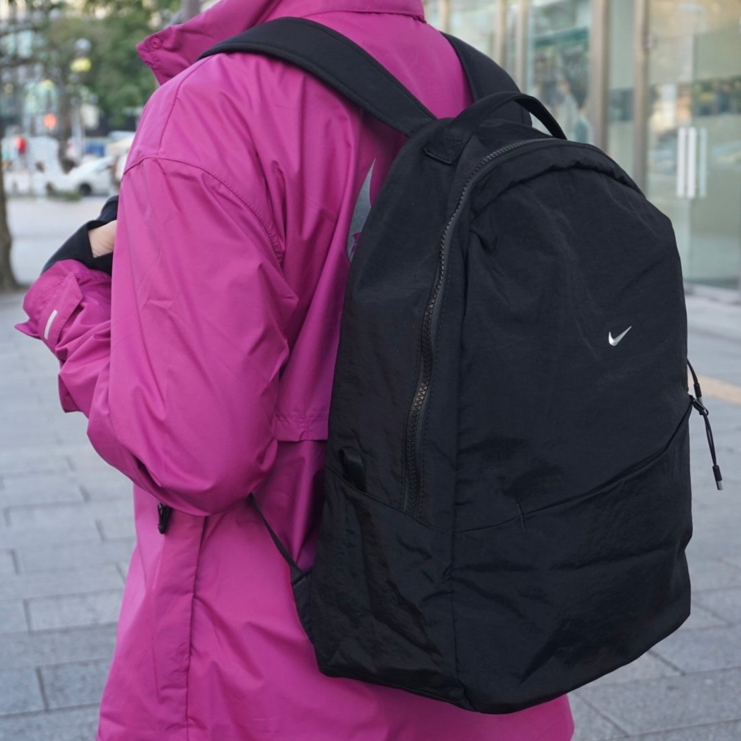 ナイキ オーラ バックパック NIKE NEW BAG】ナイキ オーラ バックパック (24L) (HF7007-010)