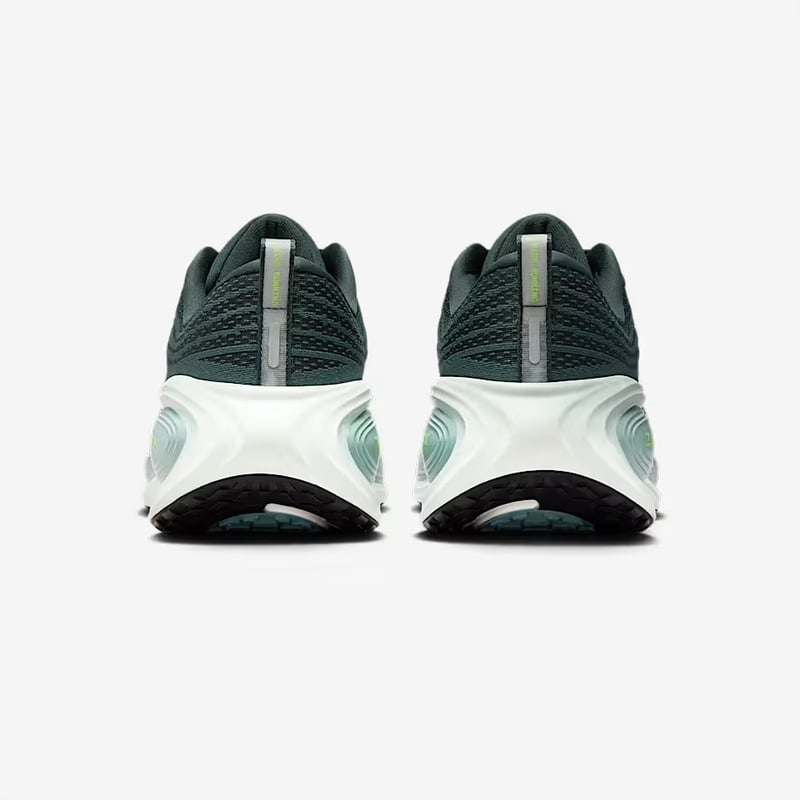 10/8 販売スタート【HOLIDAY 2025 NEW】ナイキ ボメロプラス