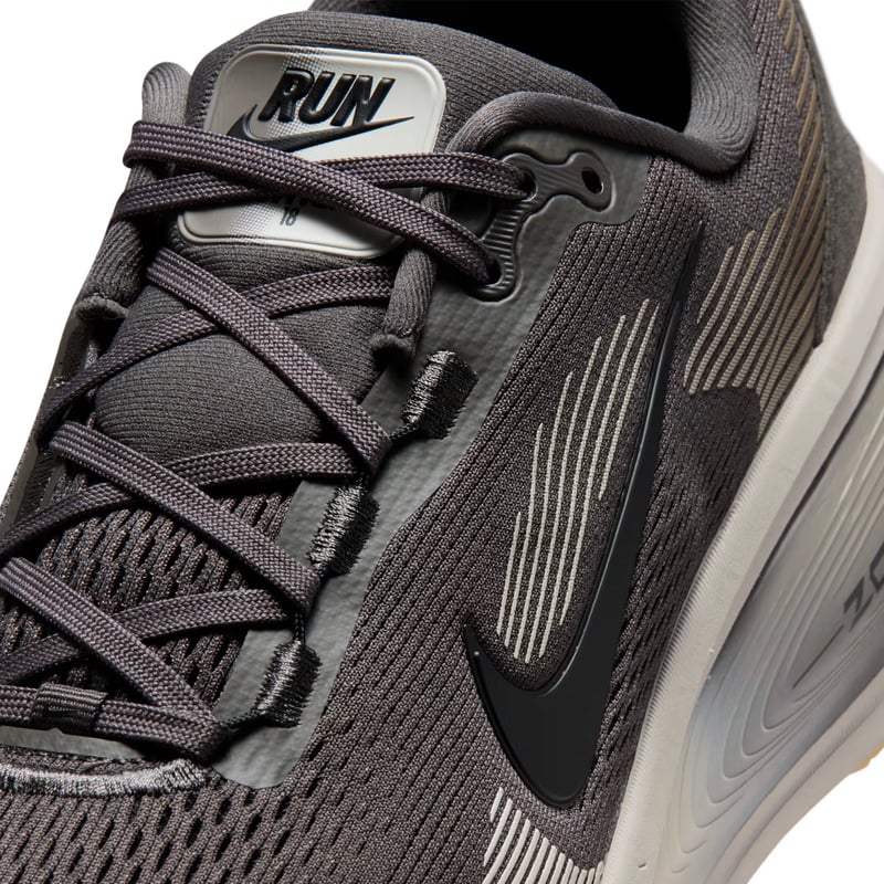 ととのめ ☆ NIKE ZOOM VOMERO 18 ズーム ボメロ 18 HM6803-215 メーカー価格