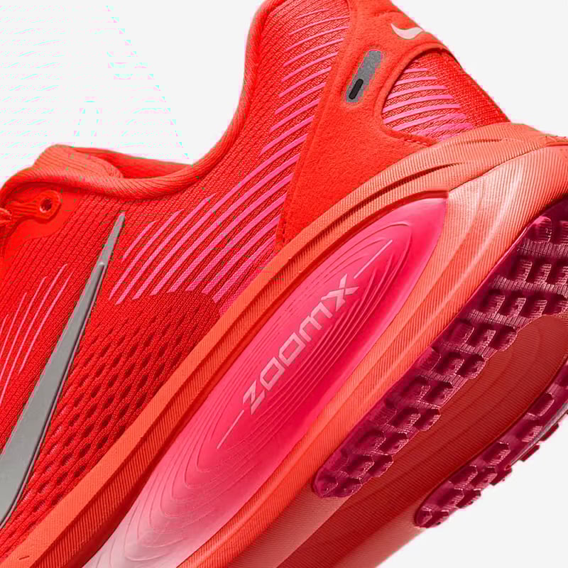 8/1 販売スタート【FALL 2025 NEW】ナイキ ウィメンズ ボメロ18