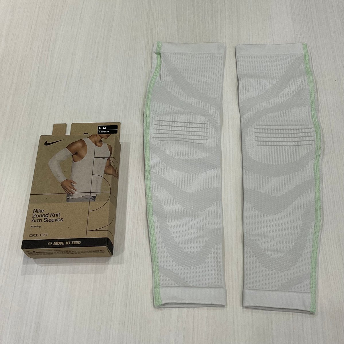 SALE 30％OFF】ナイキ ゾーンドニット アームスリーブ S-Mサイズ
