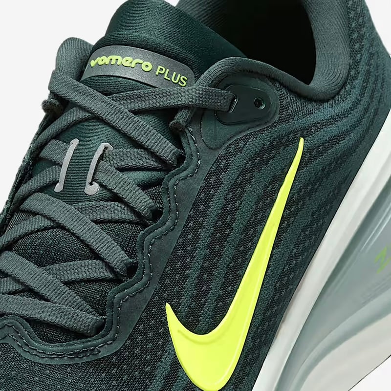 10/8 販売スタート【HOLIDAY 2025 NEW】ナイキ ボメロプラス （HV8150