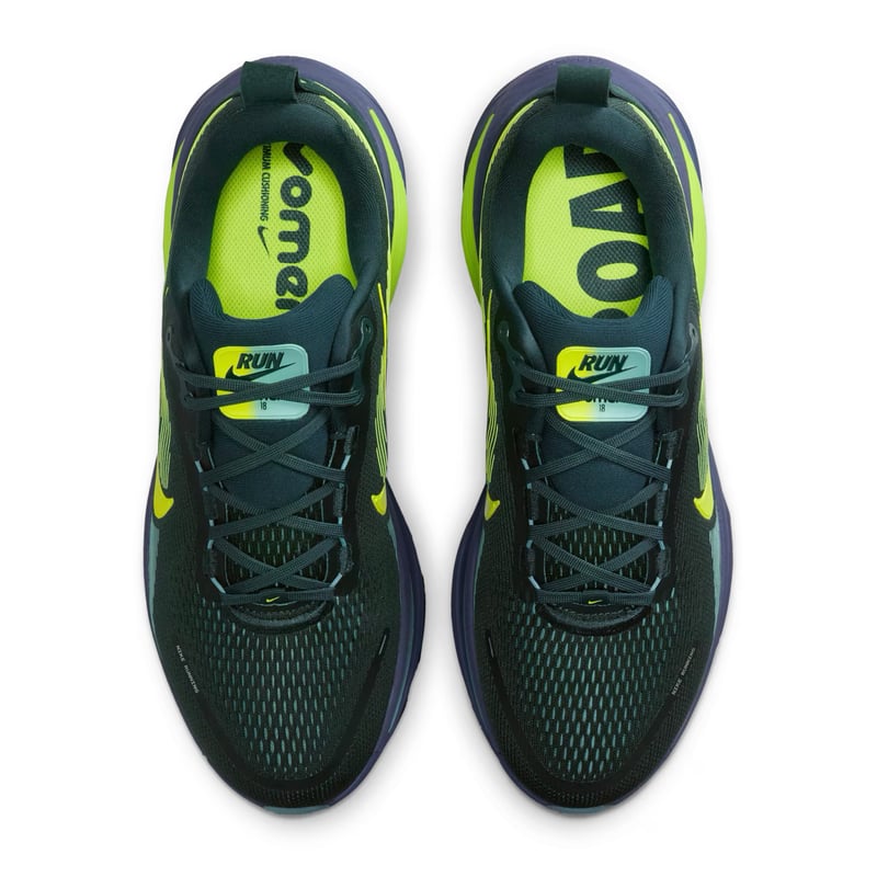 10/22 販売スタート【HOLIDAY 2025 NEW】ナイキ ボメロ18 （HM6803