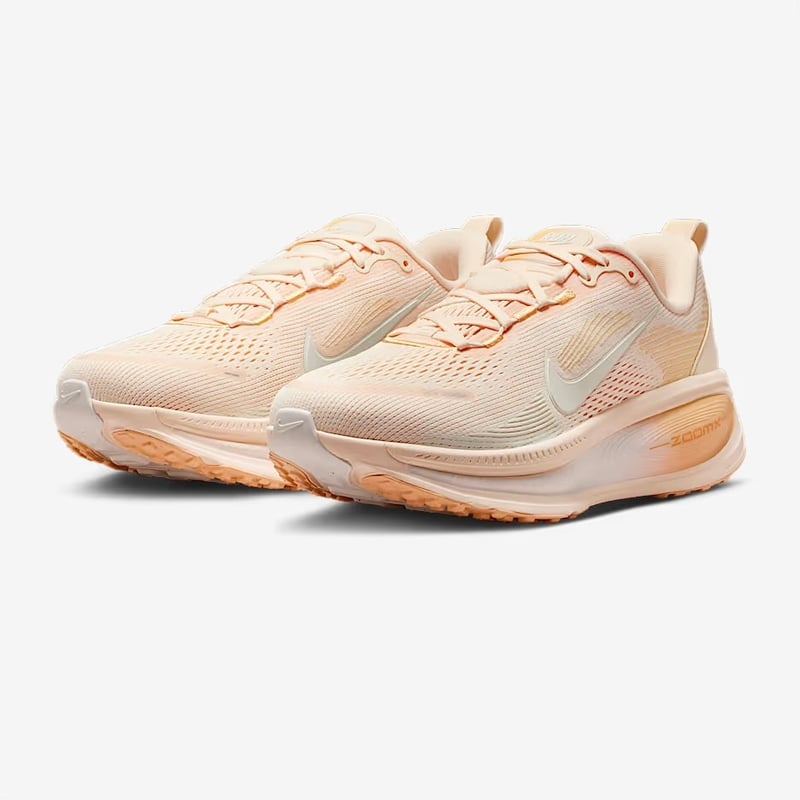 10/1販売スタート【HOLIDAY2025】ナイキ ウィメンズ ボメロ18 （HM6804-