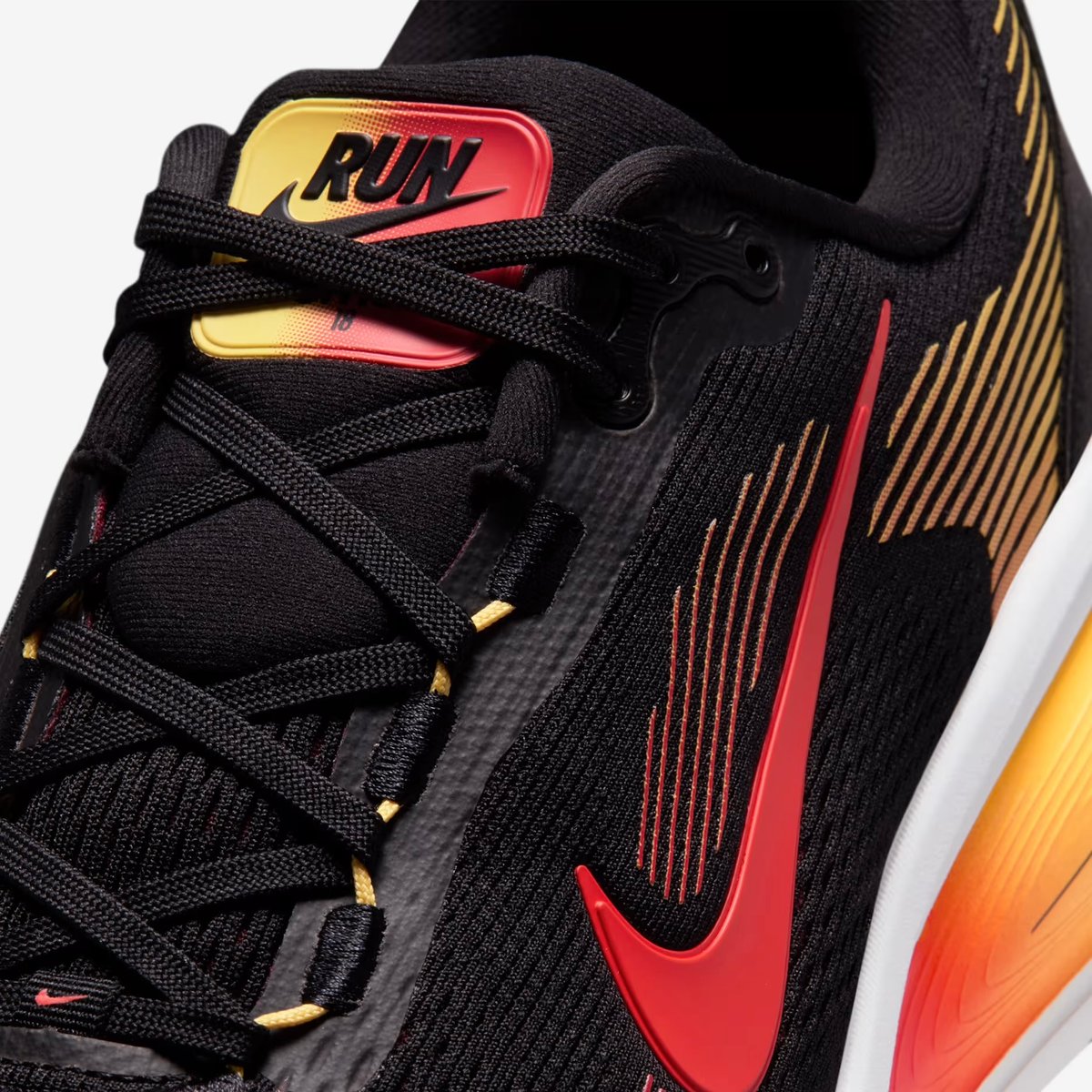 1/3 販売スタート【SPRING 2026 NEW】ナイキ ボメロ18 エクストラ