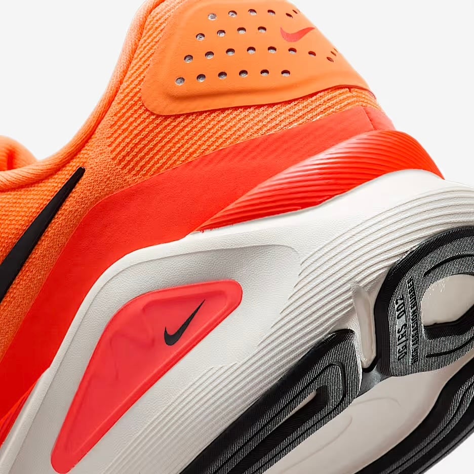 【美品】Nike ストラクチャー 26 オレンジ 30年の歴史が育んだ快適性。「NIKE STRUCTURE 26（ナイキ