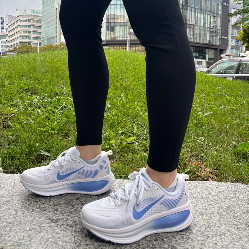 10/8 販売スタート【HOLIDAY 2025 NEW】ナイキ ウィメンズ ボメロ18 （H