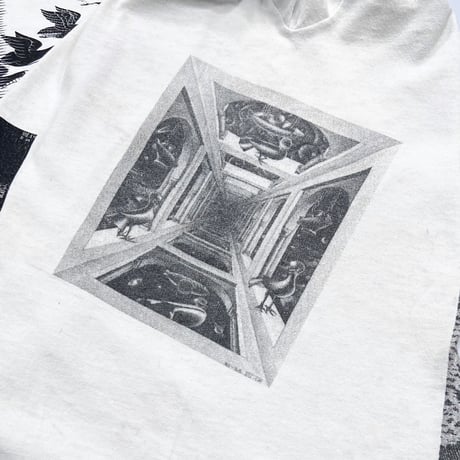 M.C. ESCHER MULTI WHITE SOF TEE XL 8297