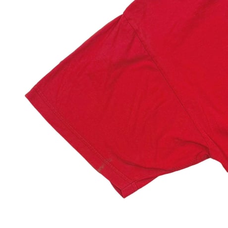 QUEEN GOLD EMBLEM RED BG XL 9932