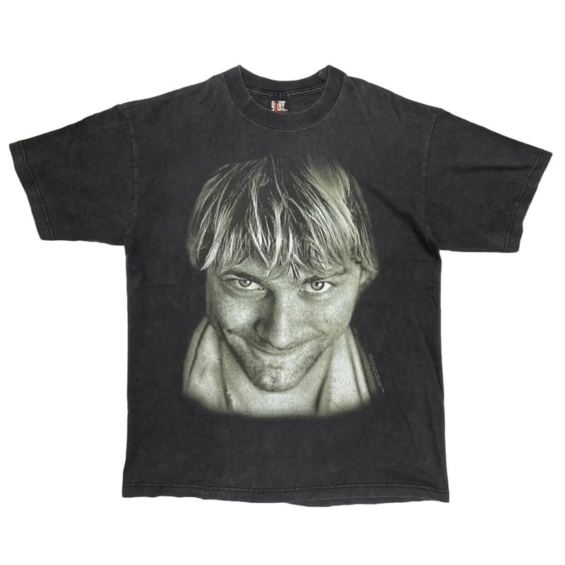 トップス NIRVANA  COBAIN HUGE FACE MEMORIAL NIRVANA KURT COBAIN HUGE FACE MEMORIAL