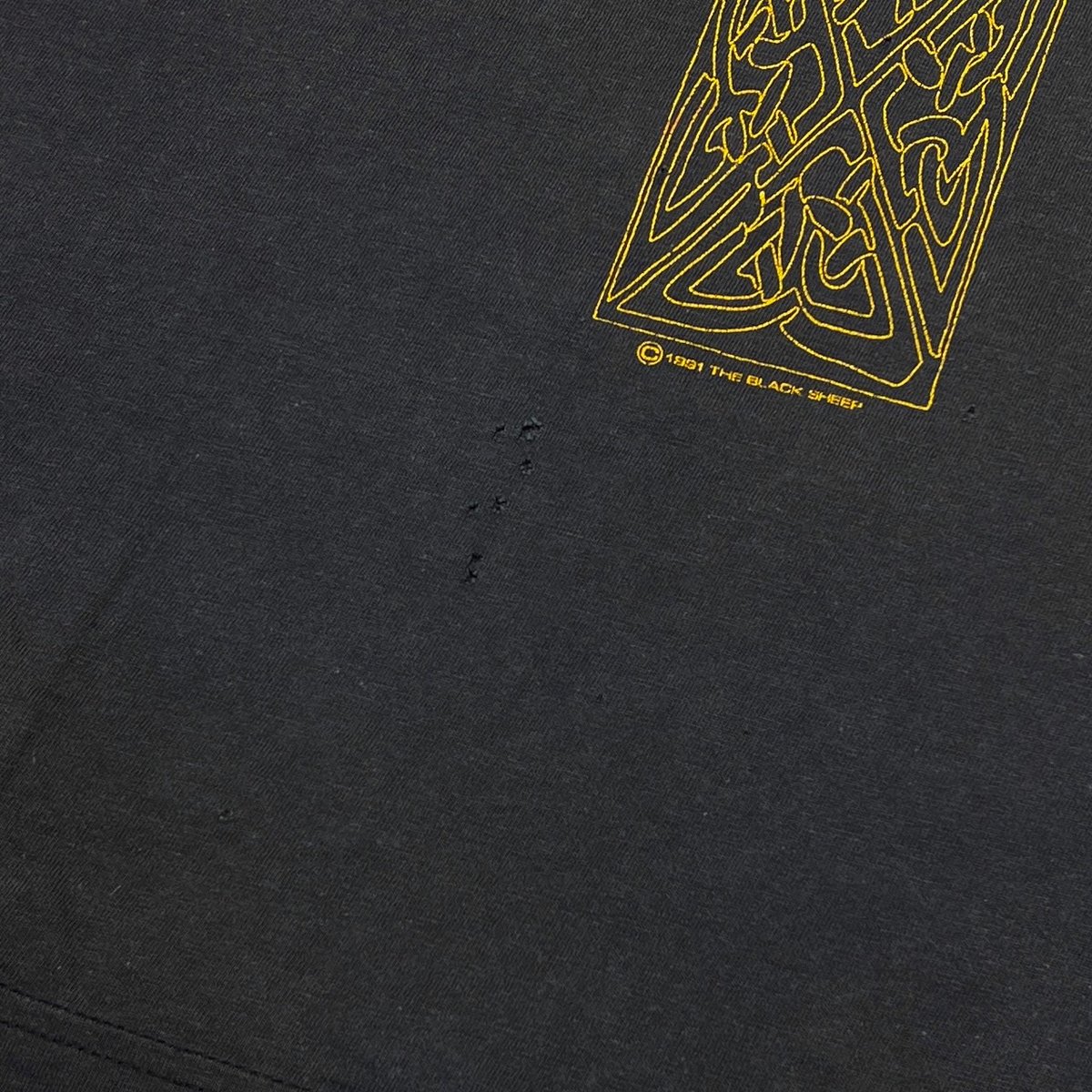 トップス NIRVANA PAGAN CROSS ONEITA LARGE From 1991, this Nirvana Pagan Cross graphic has to be one of