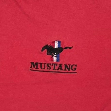 MUSTANG FRONT EMBROIDERY LOGO RED FRUIT OF THE LOOM LARGE 3220