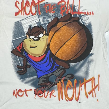 LOONEY TUNES TAZMANIAN DEVIL SHOOT THE BALL TEE WHITE XL 1664