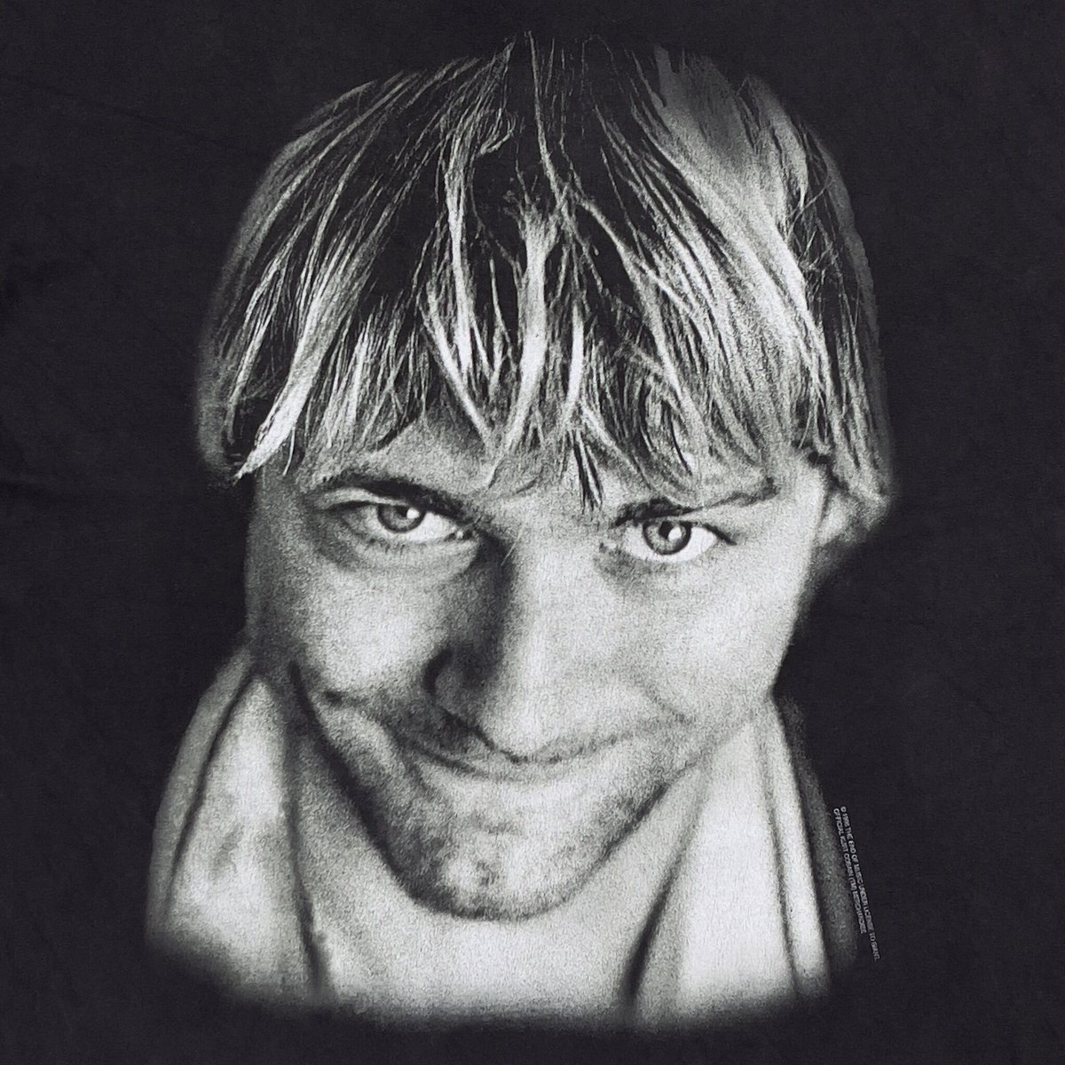 トップス NIRVANA  COBAIN HUGE FACE MEMORIAL Vintage 1993 KURT COBAIN Memorial XL Nirvana Band Single