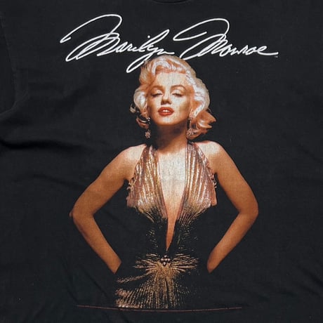 MARILYN MONROE TEXT & PORTRAIT BLACK WINTERLAND XL 4941