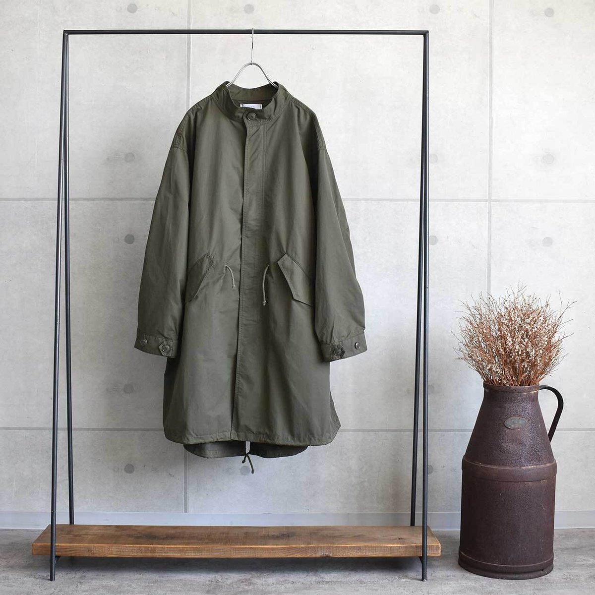 展示のみ　美品AUG フィシュテールコート　KHAKI 展示のみ美品AUG フィシュテールコートKHAKI