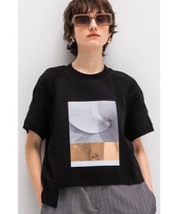 【AULA AILA】AMMONITE PRINT T-SHIRT