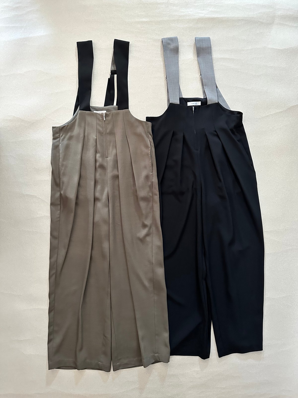 新品　今季　エイミーロウ　タックリラックス サロペット　ブラック　黒 タックリラックス サロペット Eimee Law│Eimee Law & LHELBIE