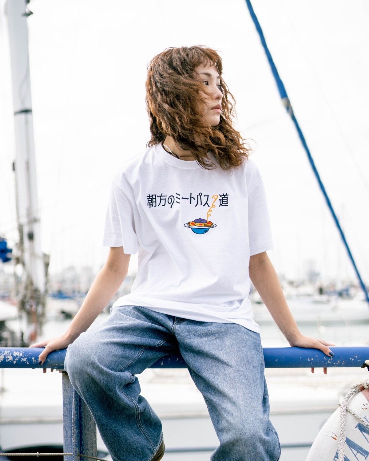 【激レア】朝方のミートパスタ道 Tシャツ サイン入りステッカー付き 激レア】朝方のミートパスタ道 Tシャツ サイン入りステッカー