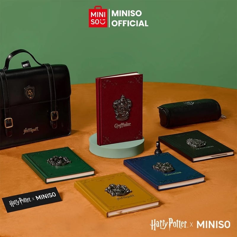公式 ハリーポッターホグワーツ エンブレムレザーノート MINISO | Aki