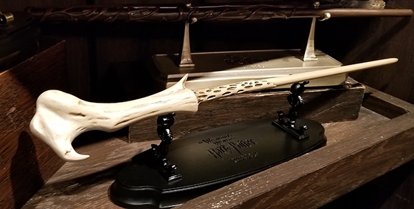 ハリーポッター 闇の印 杖スタンド 海外ユニバーサルスタジオ限定