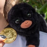ハリーポッター 動く！肩乗りおしゃべりベビー ニフラーぬいぐるみ 海外ユニバーサルスタジオ