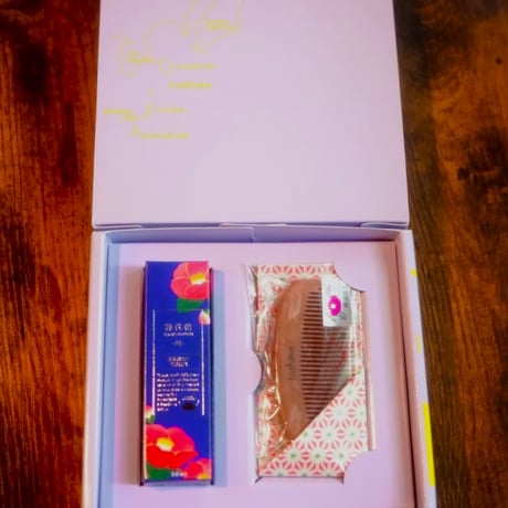 送料無料【ギフトBOX- 大切な方への贈り物に-】椿櫛3寸(普通歯) + 神代椿(金/銀)ギフトセット
