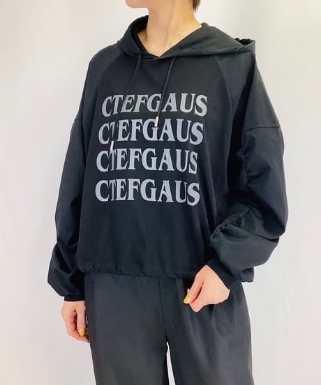 【select】袖シャーリング英字ロゴフーテッドカットソー（A55117）