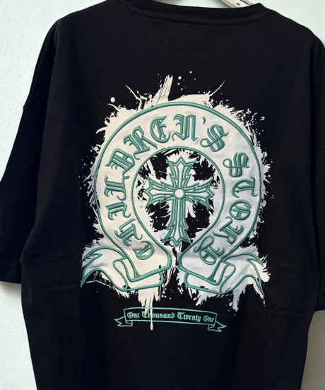 【Y.e(J)ow】クロスプリント＆刺繍Tシャツ