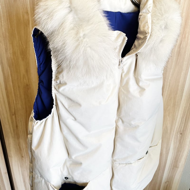 レディース】フォックスファー付きダウンベスト off-white レディース】フォックスファー付きダウンベスト off-white