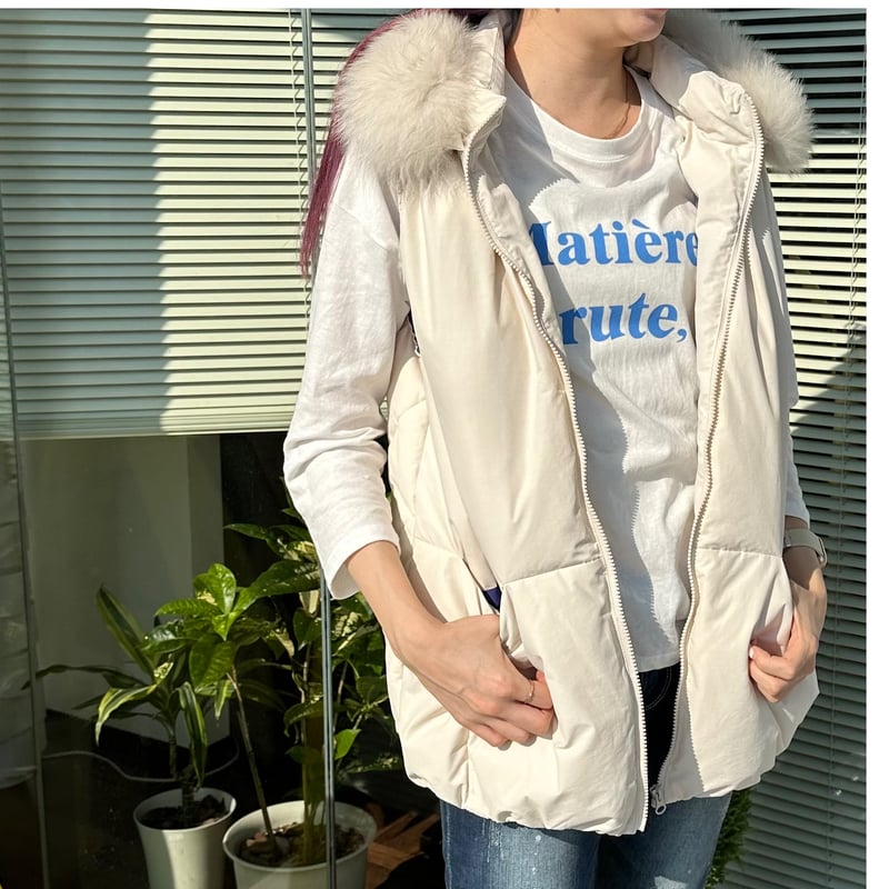 レディース】フォックスファー付きダウンベスト off-white レディース】フォックスファー付きダウンベスト off-white