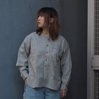 [OMNIGOD womens / オムニゴッド] ヒッコリー ワイドスタンドカラーシャツ【56-973E】