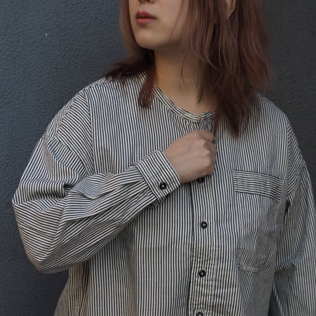 [OMNIGOD womens / オムニゴッド] ヒッコリー ワイドスタンドカラーシャツ【56-973E】