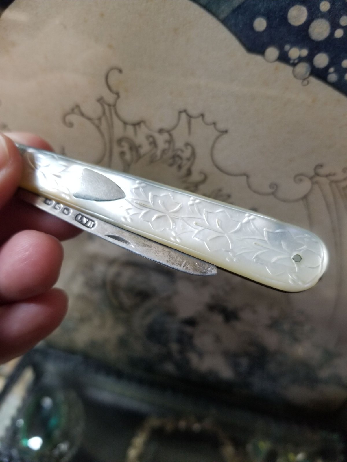 葉っぱの彫刻のフルーツナイフ イギリスアンティーク シルバー製