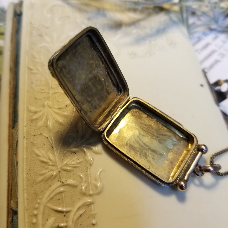 アンティークロケットペンダント 9金ロールドゴールド | IgnAPoat