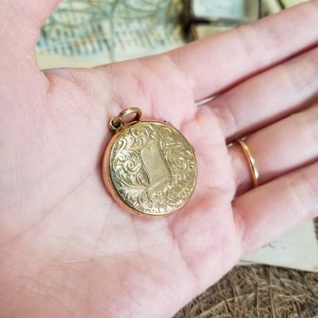1900年台　エドワーディアン時代の金鍍金ロケットペンダント