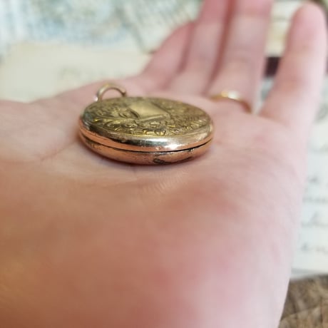 1900年台　エドワーディアン時代の金鍍金ロケットペンダント