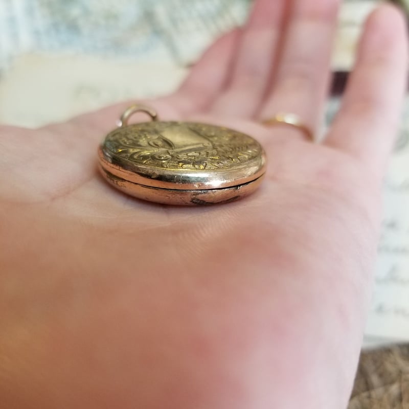 英国アンティーク 1912年 エドワード王朝時代 9金 ロケットペンダント 1900年台 エドワーディアン時代の金鍍金ロケットペンダント | IgnAPoat