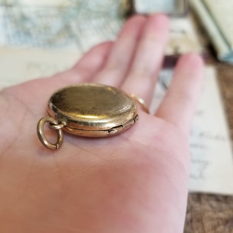 1900年台　エドワーディアン時代の金鍍金ロケットペンダント