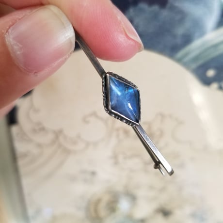 モルフォ蝶のバーブローチ　ダイヤ型