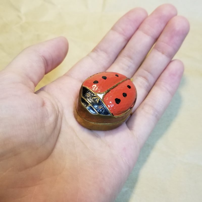 ロケットペンダント 1920年代 てんとう虫 ピルケース | IgnAPoat